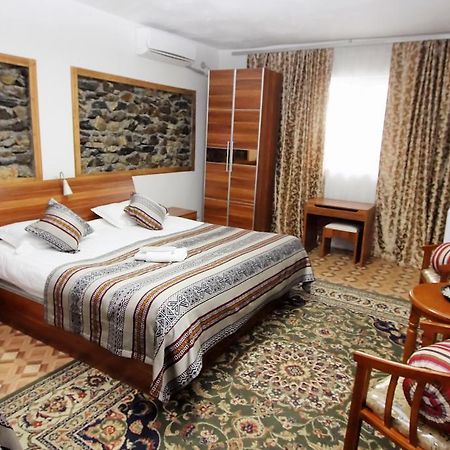 Lal Hotel Khorog Bagian luar foto
