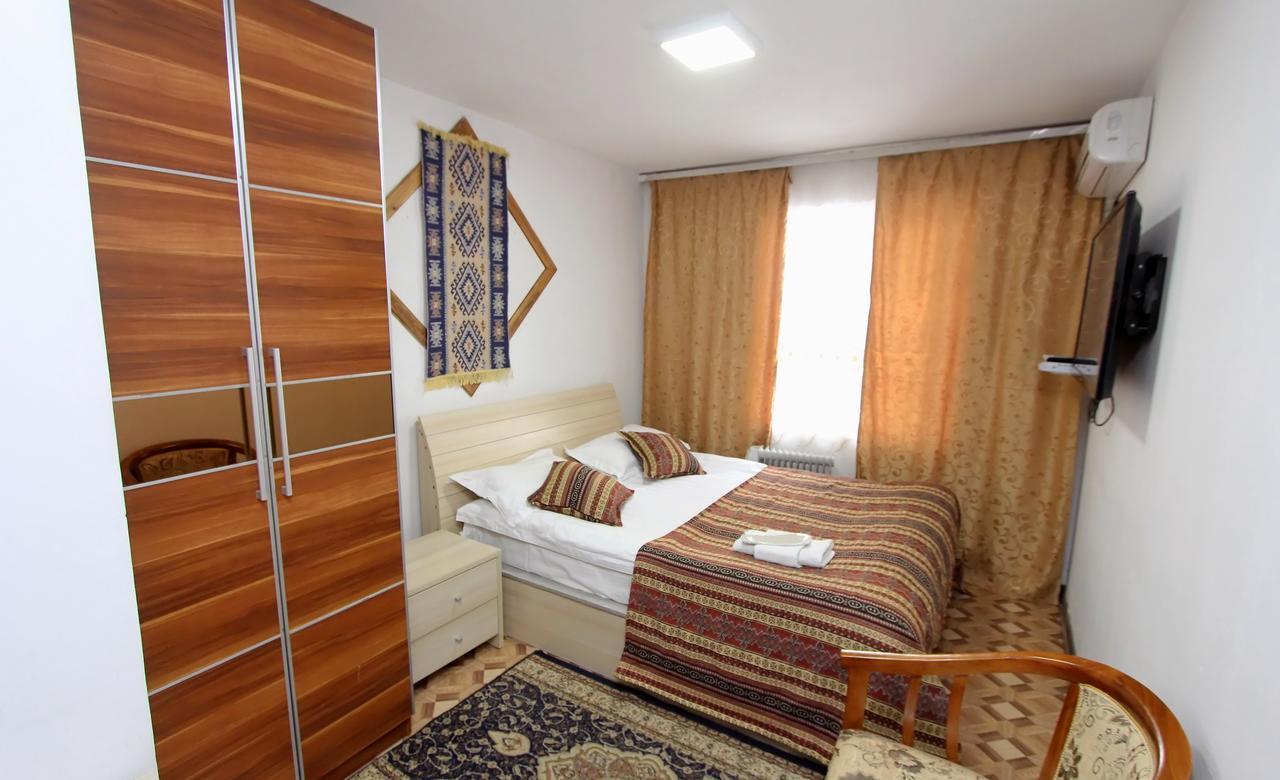 Lal Hotel Khorog Bagian luar foto